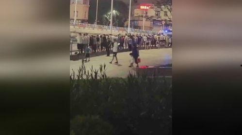 上海夜晚吃瓜群众,吃瓜群众的美食狂欢