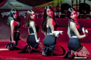 迎新晚会热舞吃瓜,吃瓜群众见证迎新晚会盛况