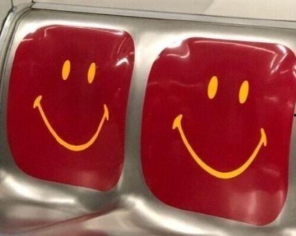 班里吃瓜文案搞笑,班级里的欢乐“吃瓜”记